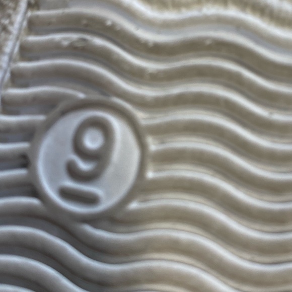 Mossimo Supply Size 9 - Picture 3 of 3